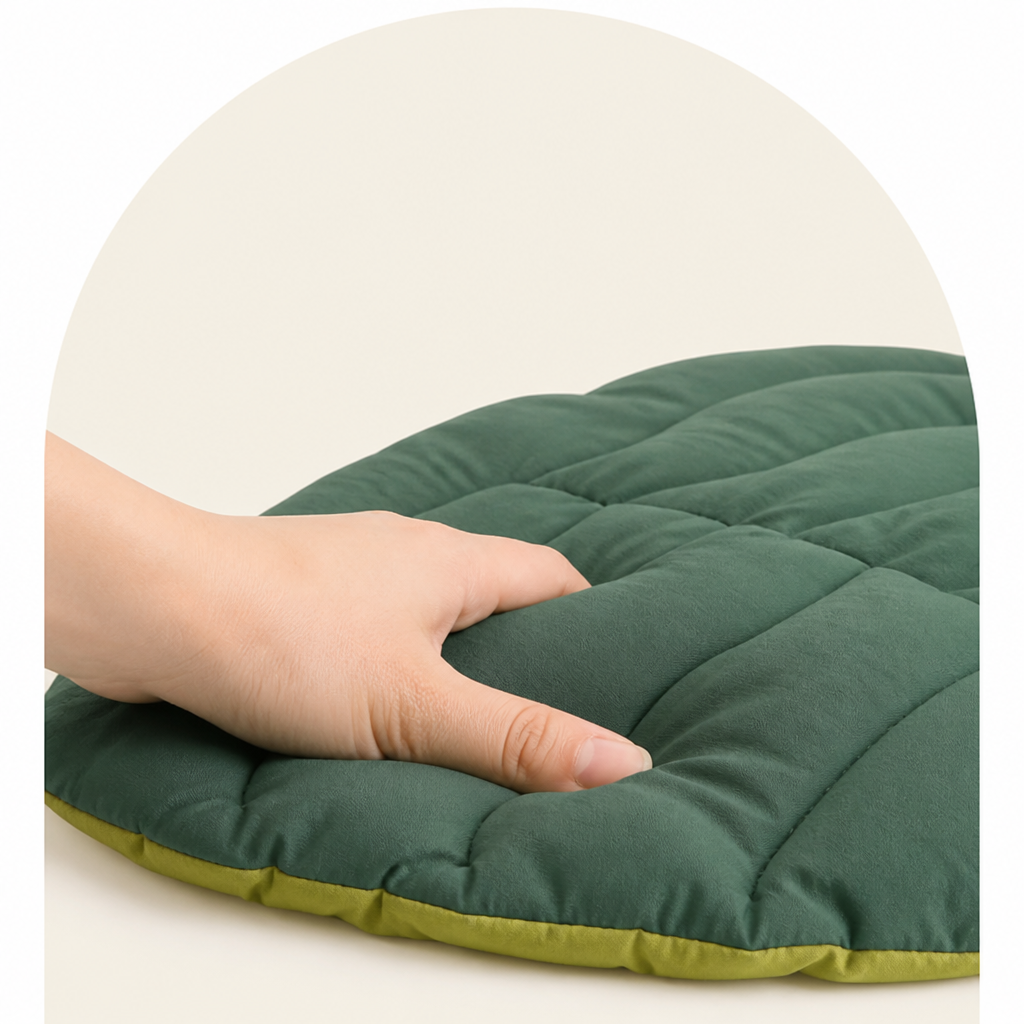 DogBedHouse Leaf-Shape Machine-Washable & Non-Slip Pet Mat