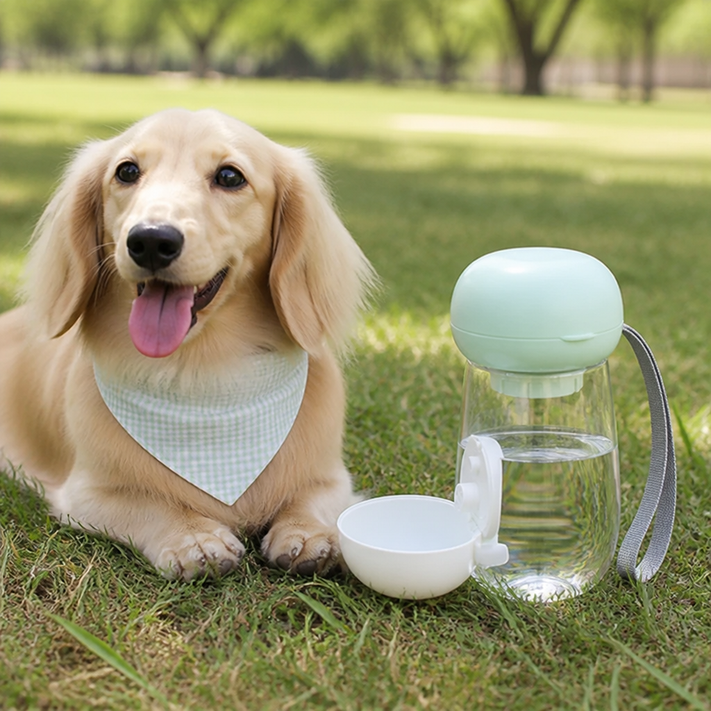 DogBedHouse Portable Food-Grade Pet Water Bottle (Lanyard)