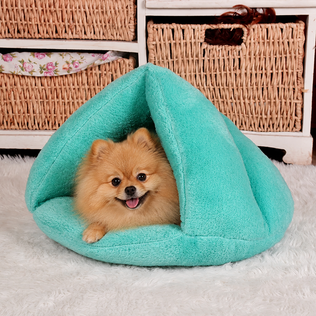 DogBedHouse Thick Plush & Insulated Triangle Kennel Mat